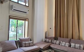 Aurelia Retreat